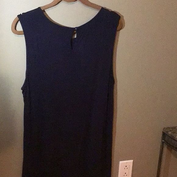 Ladies Sleeveless Flowy Tank Style Top with Embroidery Appliqué 1X - Picture 3 of 3